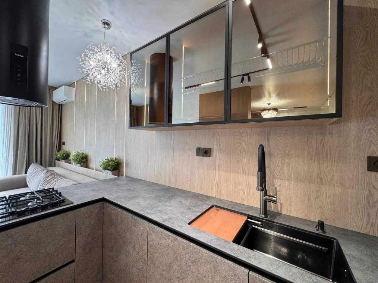 Sale of an exclusive 3-room apartment with designer renovation