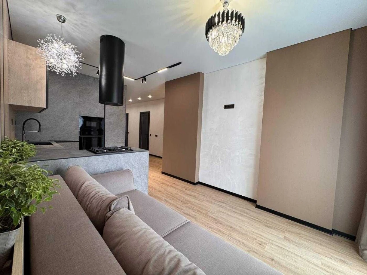 Sale of an exclusive 3-room apartment with designer renovation