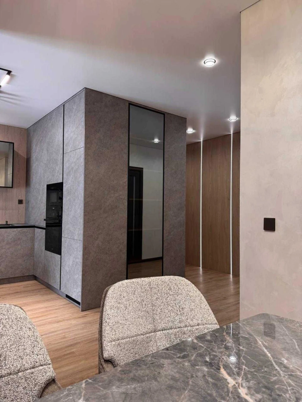 Sale of an exclusive 3-room apartment with designer renovation