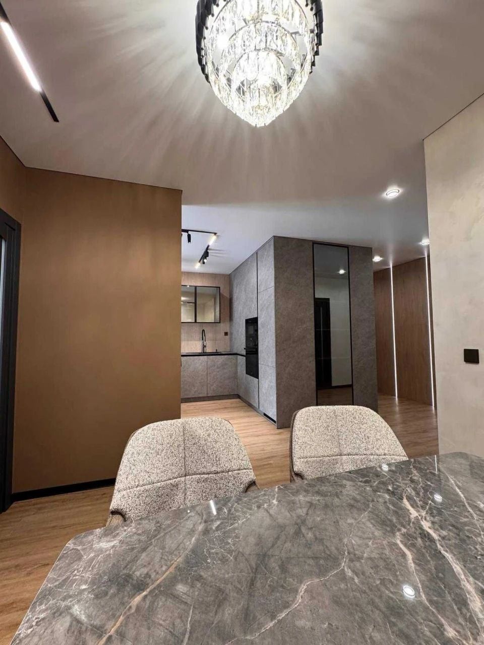 Sale of an exclusive 3-room apartment with designer renovation