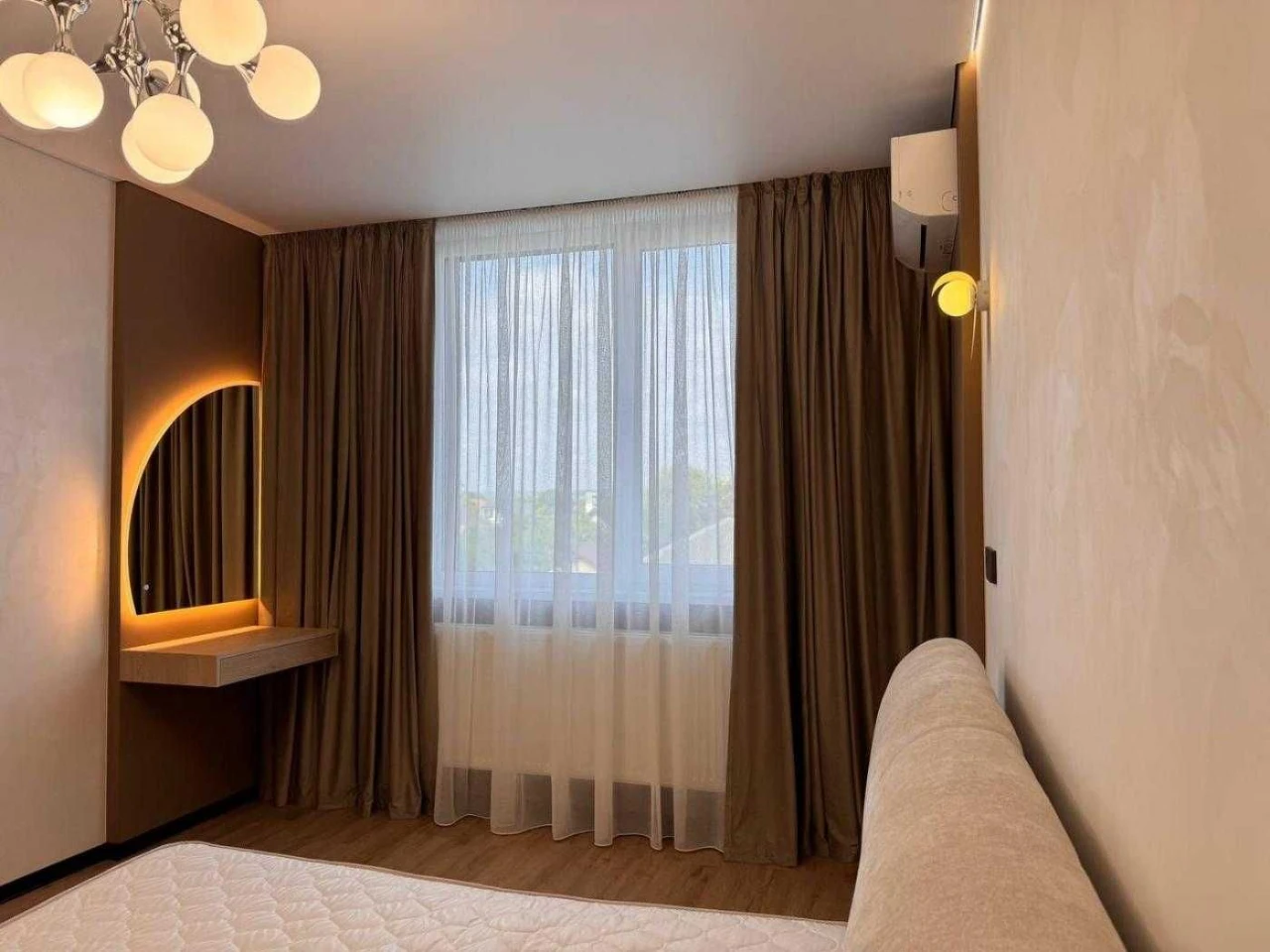 Sale of an exclusive 3-room apartment with designer renovation