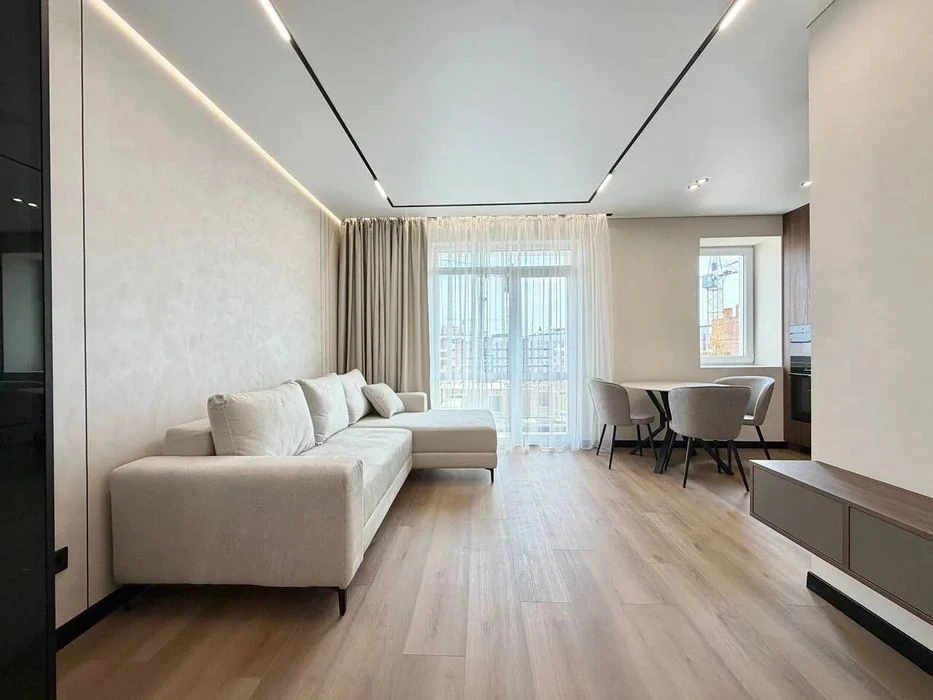 Luxurious 2-room apartment with a balcony in the residential complex Lipki 2