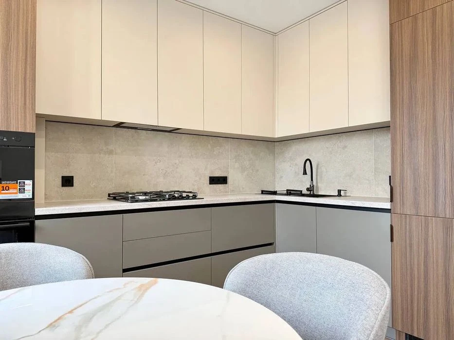 Luxurious 2-room apartment with a balcony in the residential complex Lipki 2