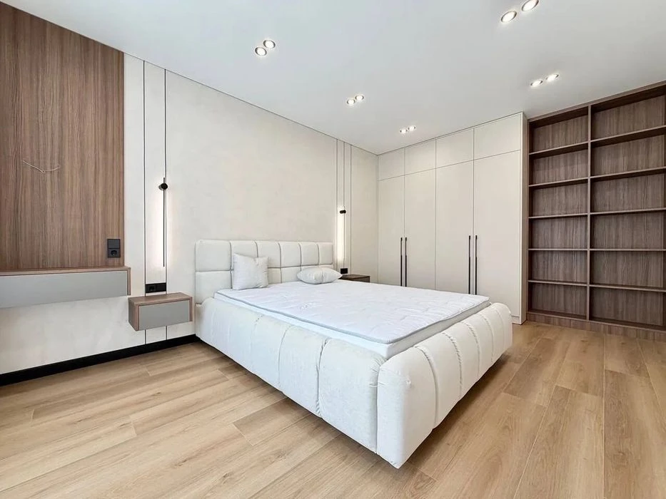 Luxurious 2-room apartment with a balcony in the residential complex Lipki 2