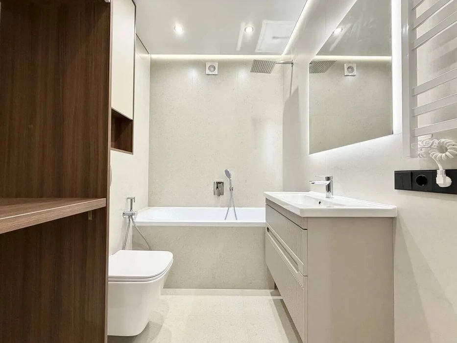 Luxurious 2-room apartment with a balcony in the residential complex Lipki 2