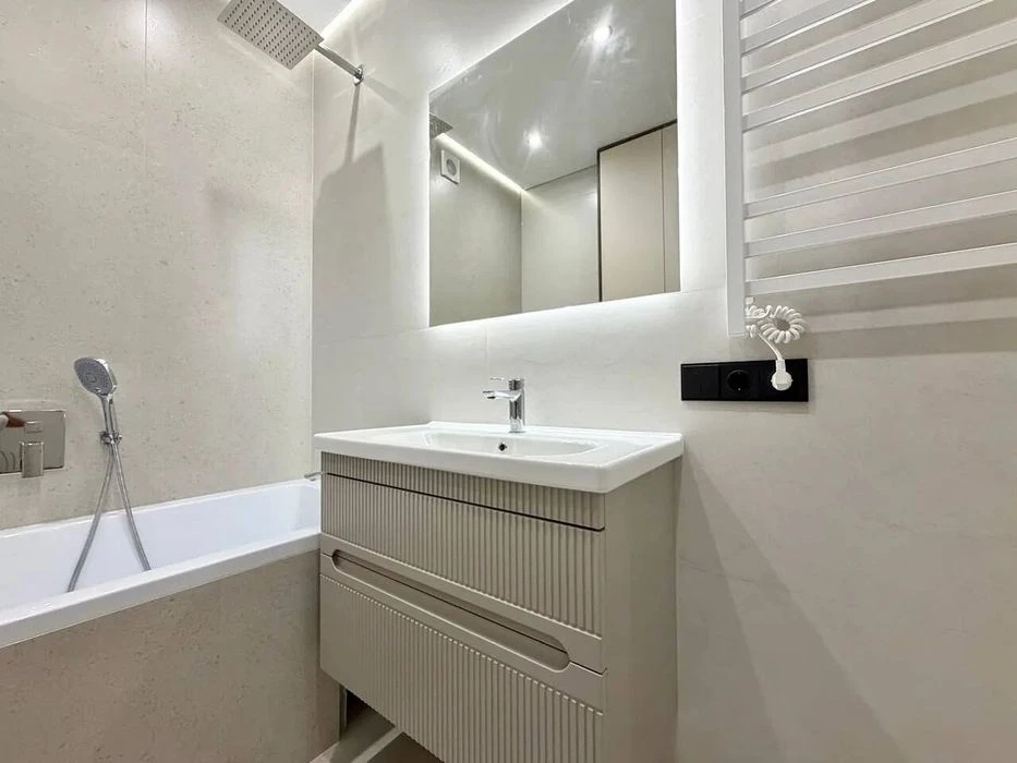 Luxurious 2-room apartment with a balcony in the residential complex Lipki 2