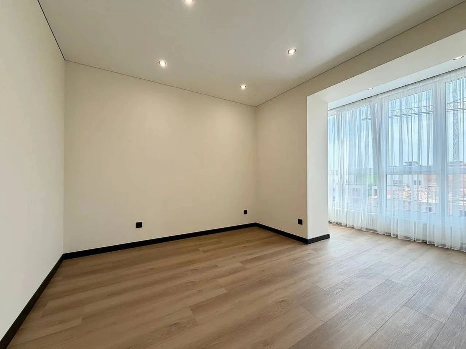 Luxurious 2-room apartment with a balcony in the residential complex Lipki 2