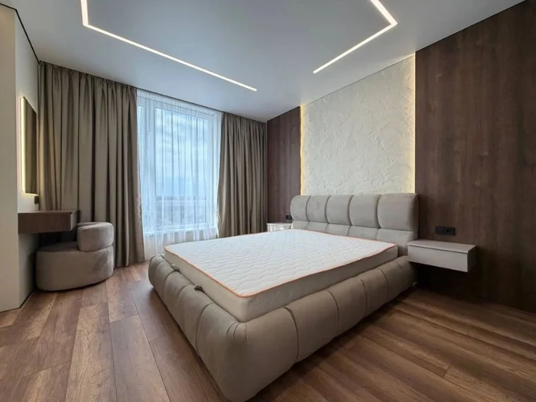 The cheapest one-room apartment in the Manhattan residential complex near the lake 45