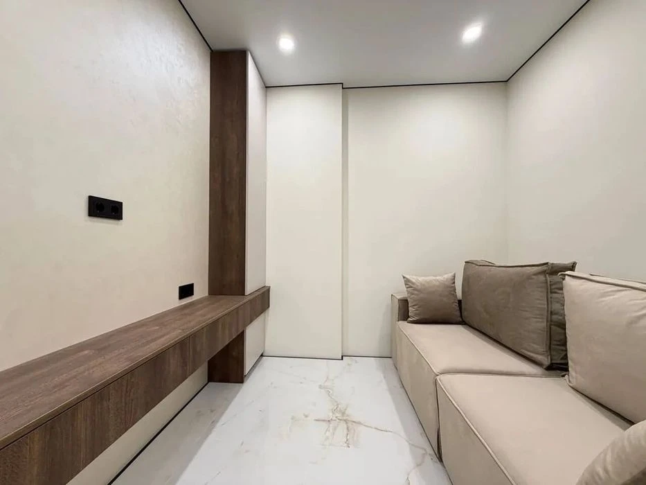 The cheapest one-room apartment in the Manhattan residential complex near the lake 45