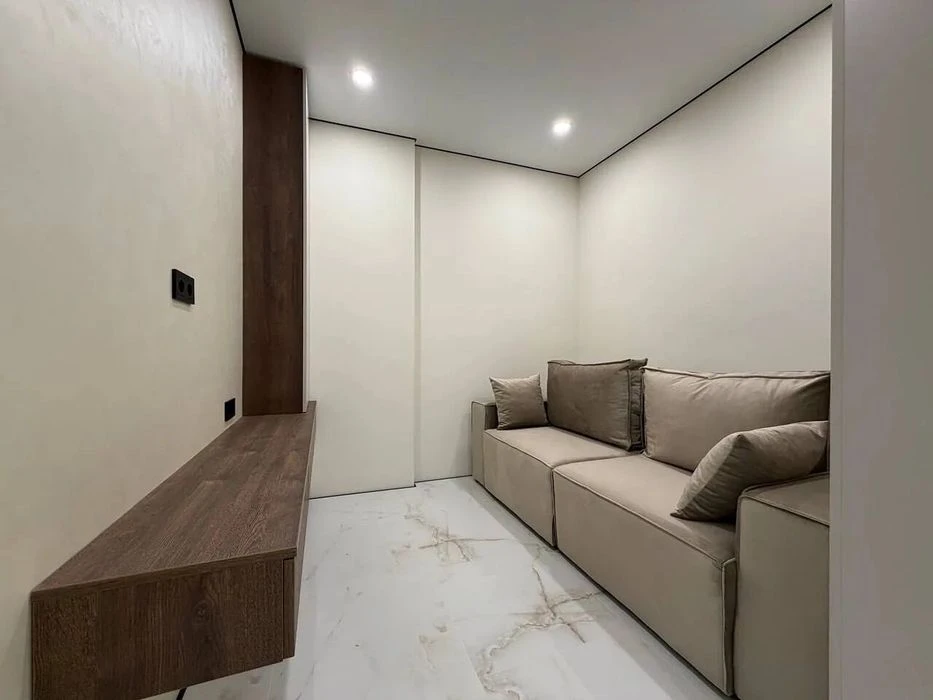 The cheapest one-room apartment in the Manhattan residential complex near the lake 45