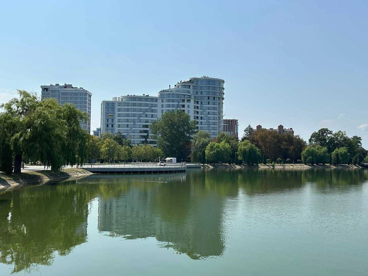 3 кімнатна з краєвидом на озеро ЖК Парус