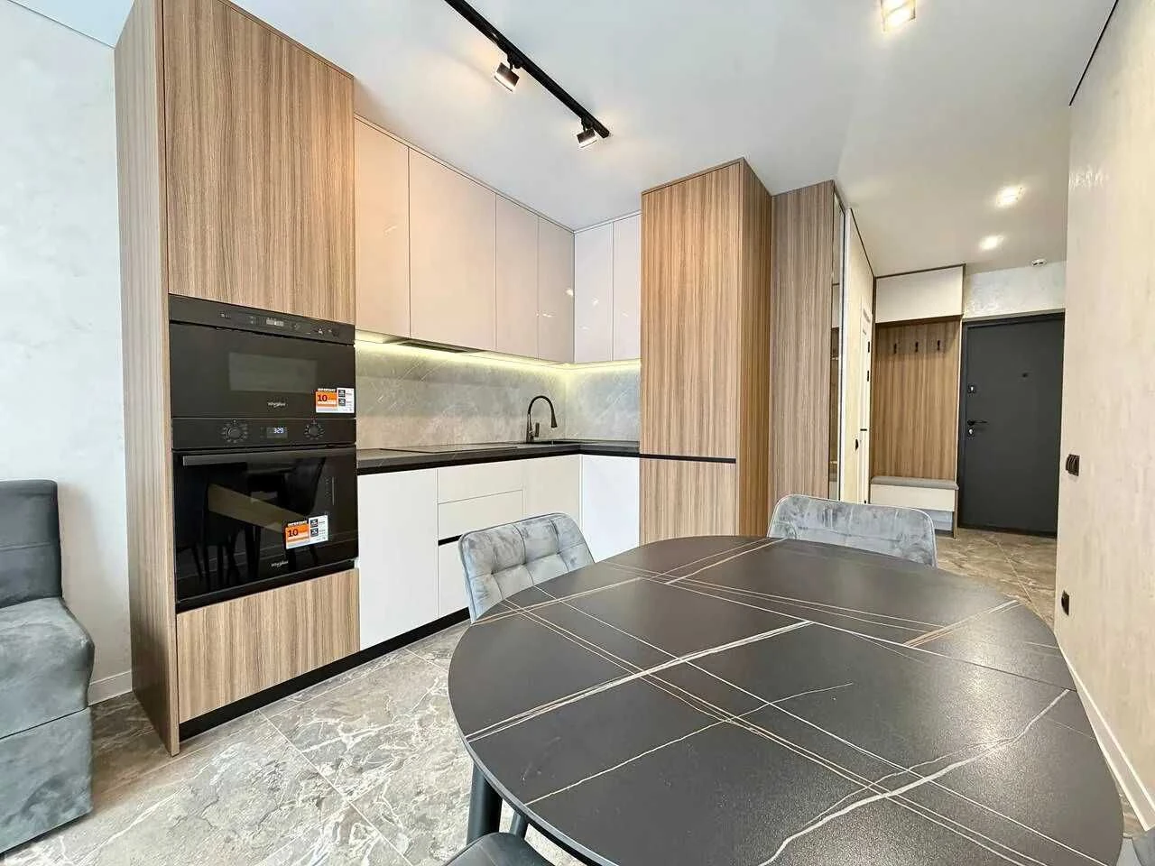 One-room apartment with renovation near the lake with a swimming pool on the ground floor