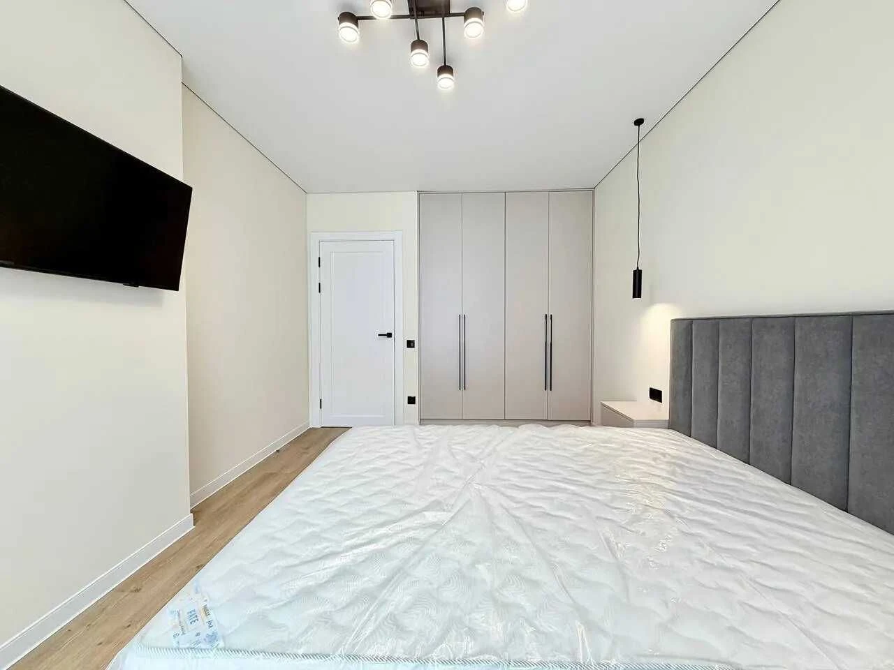 One-room apartment with renovation near the lake with a swimming pool on the ground floor