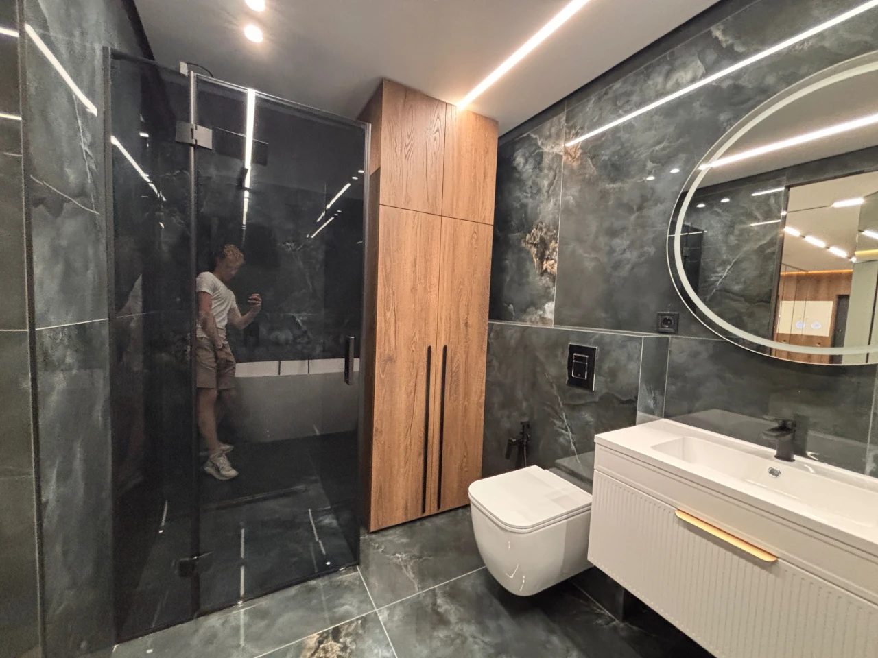 Продаж 3к квартири з якісним ремонтом та резервним живленням