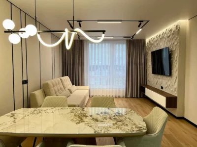 Видовая двухкомнатная с кухней-студией у озера