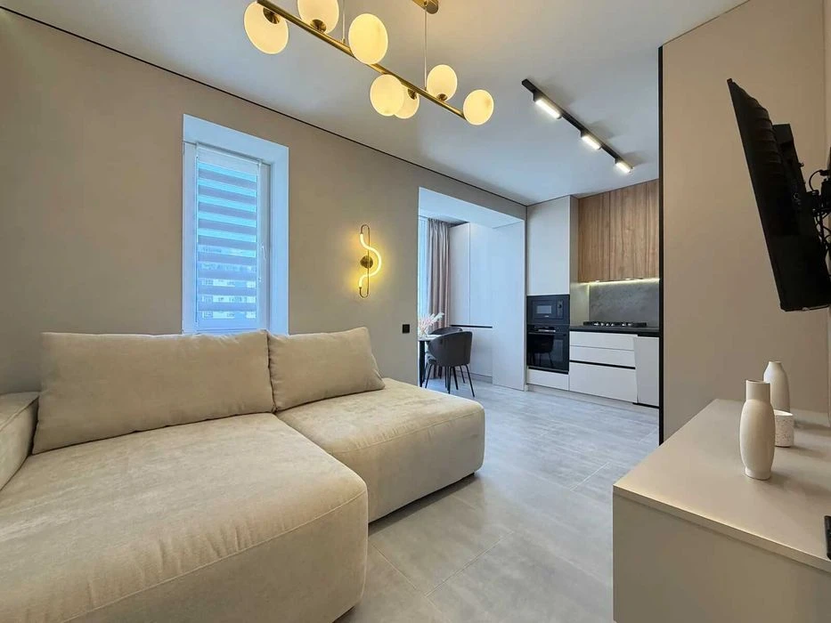 One-room apartment with a studio kitchen with expensive renovation!