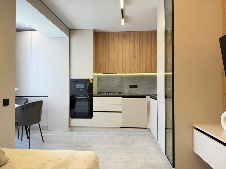 One-room apartment with a studio kitchen with expensive renovation!