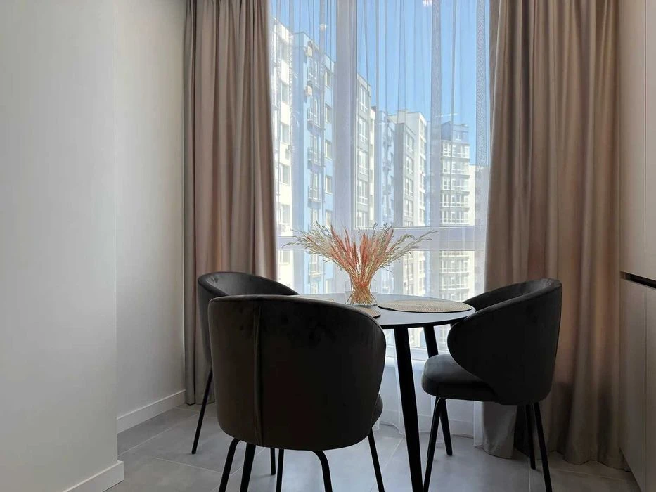 One-room apartment with a studio kitchen with expensive renovation!