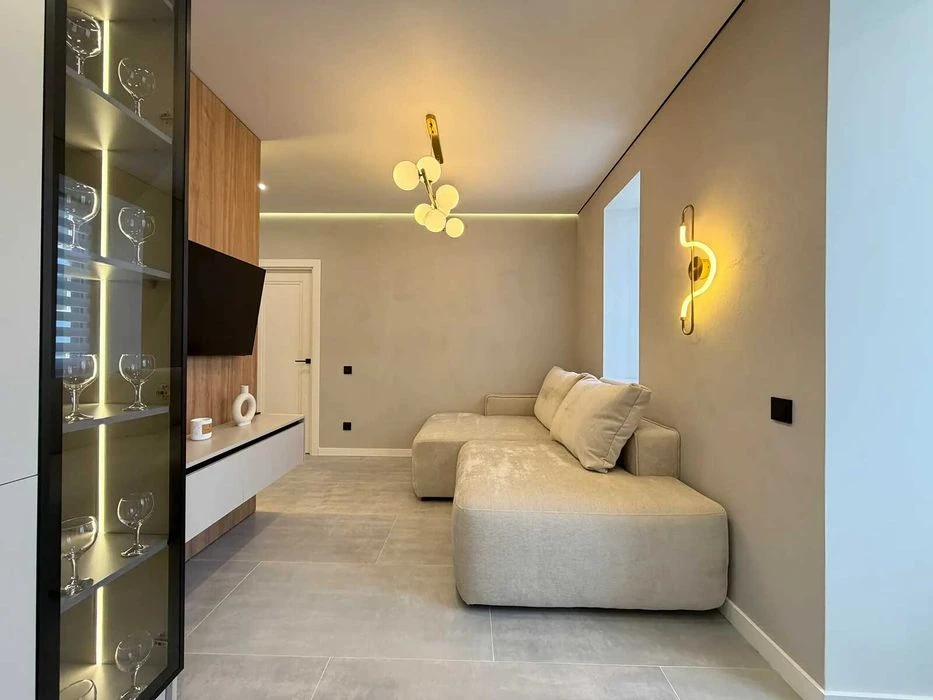 One-room apartment with a studio kitchen with expensive renovation!