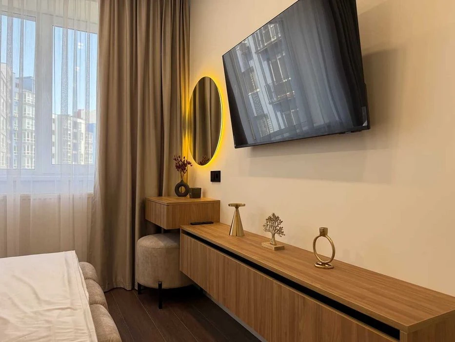 One-room apartment with a studio kitchen with expensive renovation!