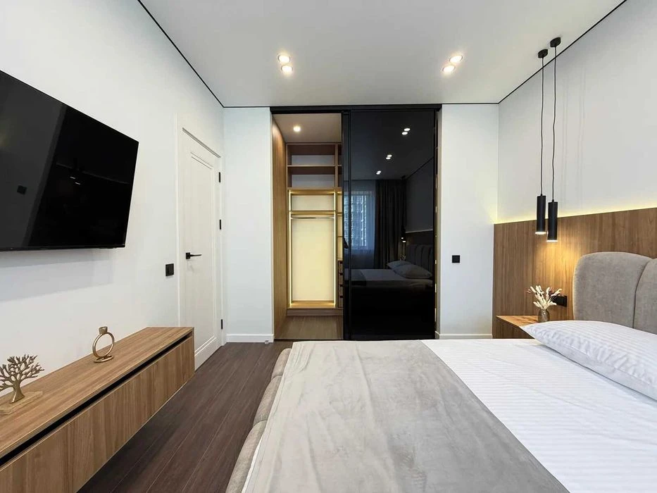 One-room apartment with a studio kitchen with expensive renovation!