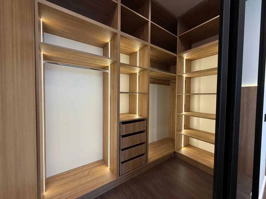 One-room apartment with a studio kitchen with expensive renovation!