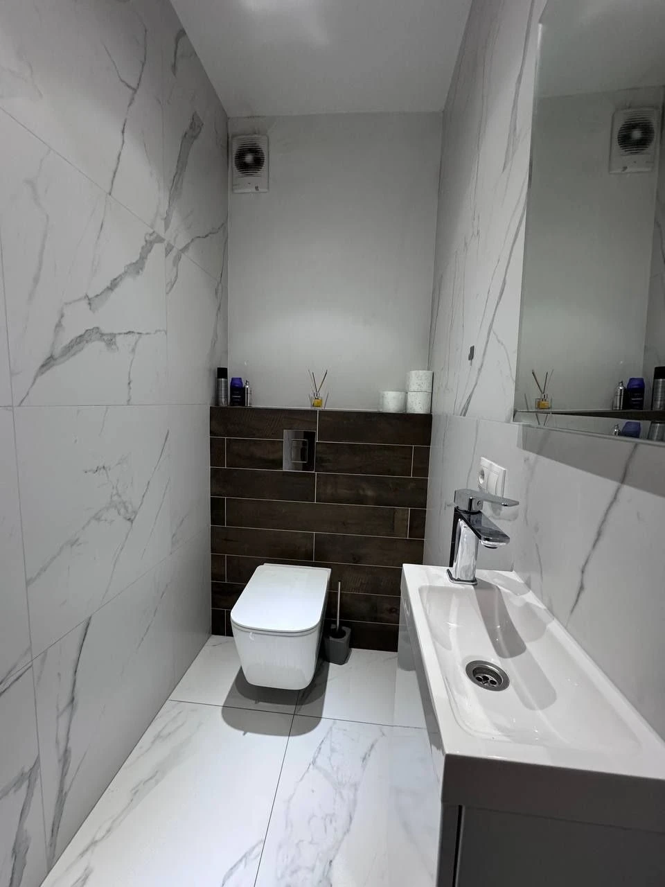 Продається 2 к квартира в центрі біля озера