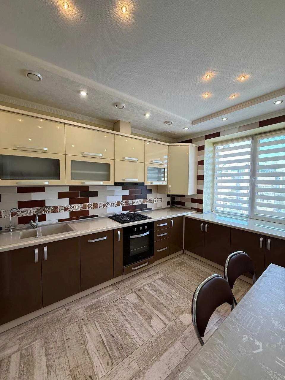 Large two-room apartment on Fedkovycha!