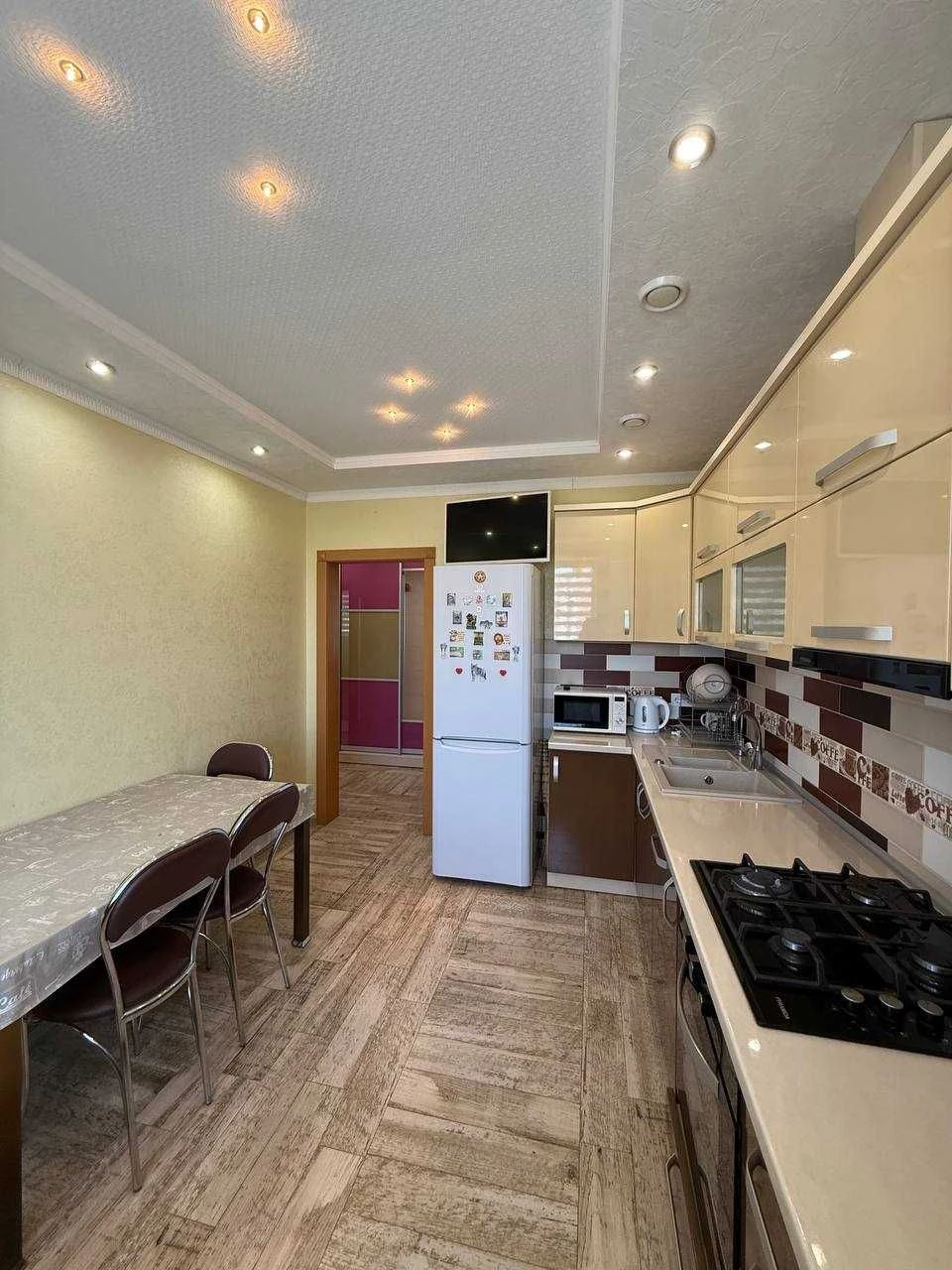 Large two-room apartment on Fedkovycha!