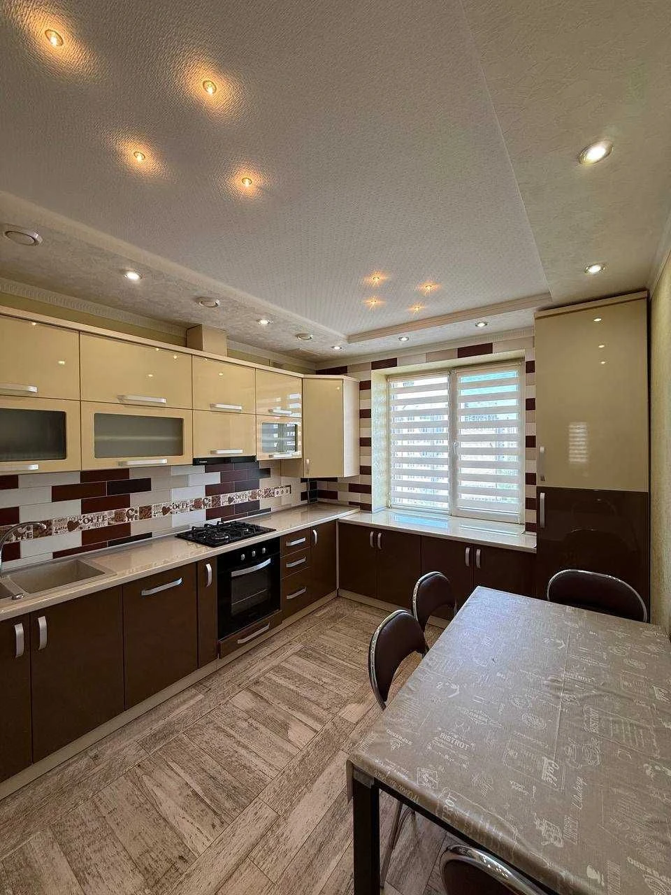 Large two-room apartment on Fedkovycha!