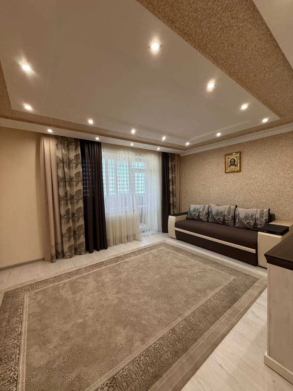 Large two-room apartment on Fedkovycha!