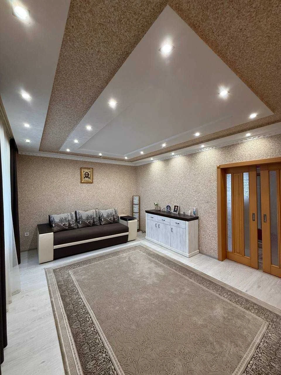 Large two-room apartment on Fedkovycha!