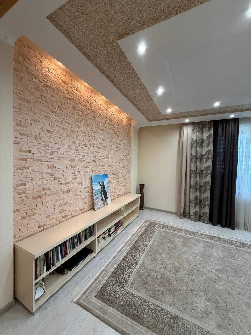 Large two-room apartment on Fedkovycha!