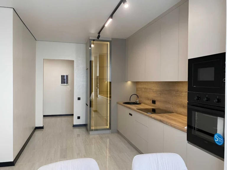 Sale of a 1-room apartment with renovation in a rented house