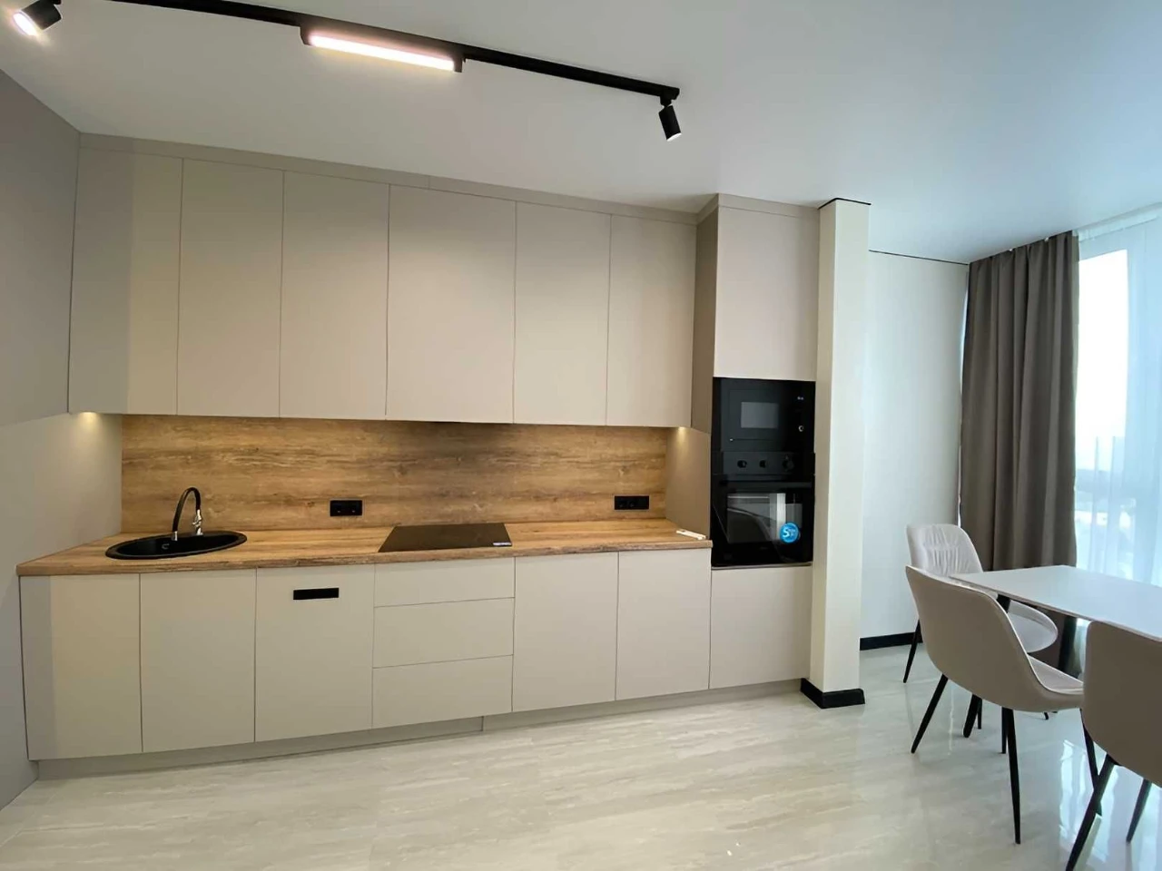 Sale of a 1-room apartment with renovation in a rented house