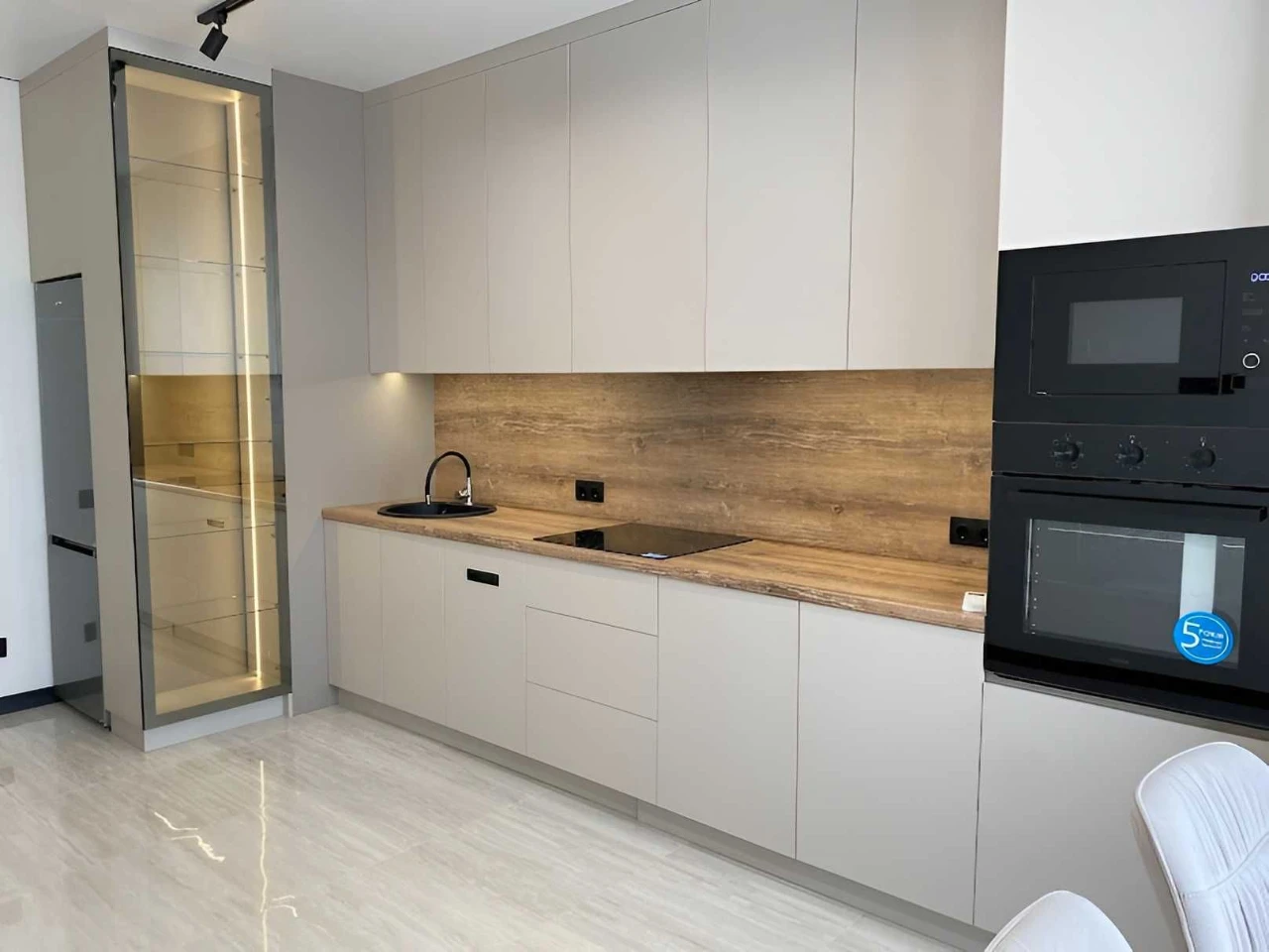 Sale of a 1-room apartment with renovation in a rented house