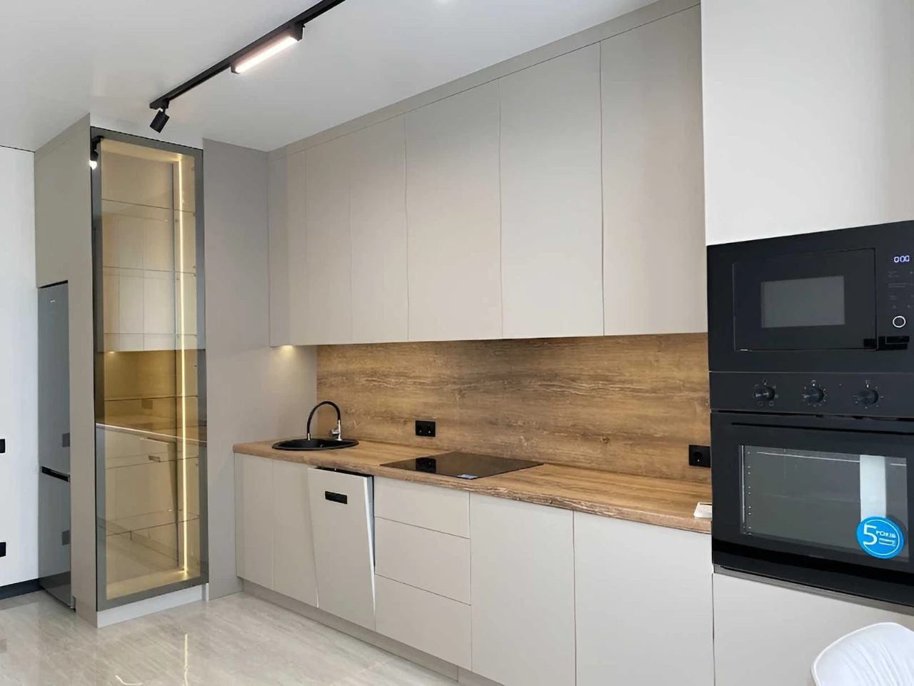 Sale of a 1-room apartment with renovation in a rented house