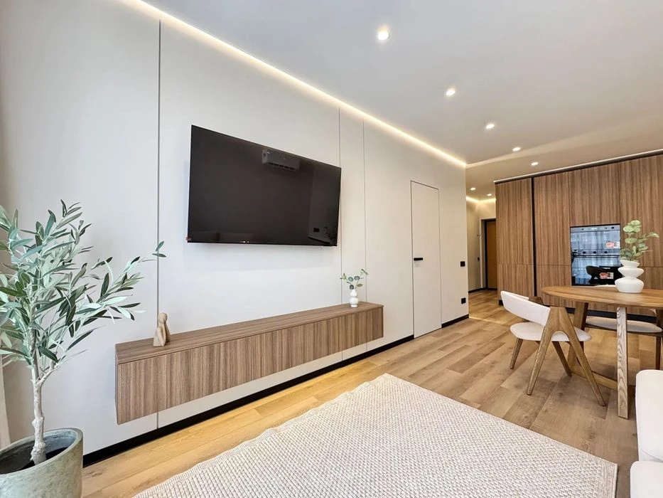 Elite one-room apartment with kitchen-living room in the city center