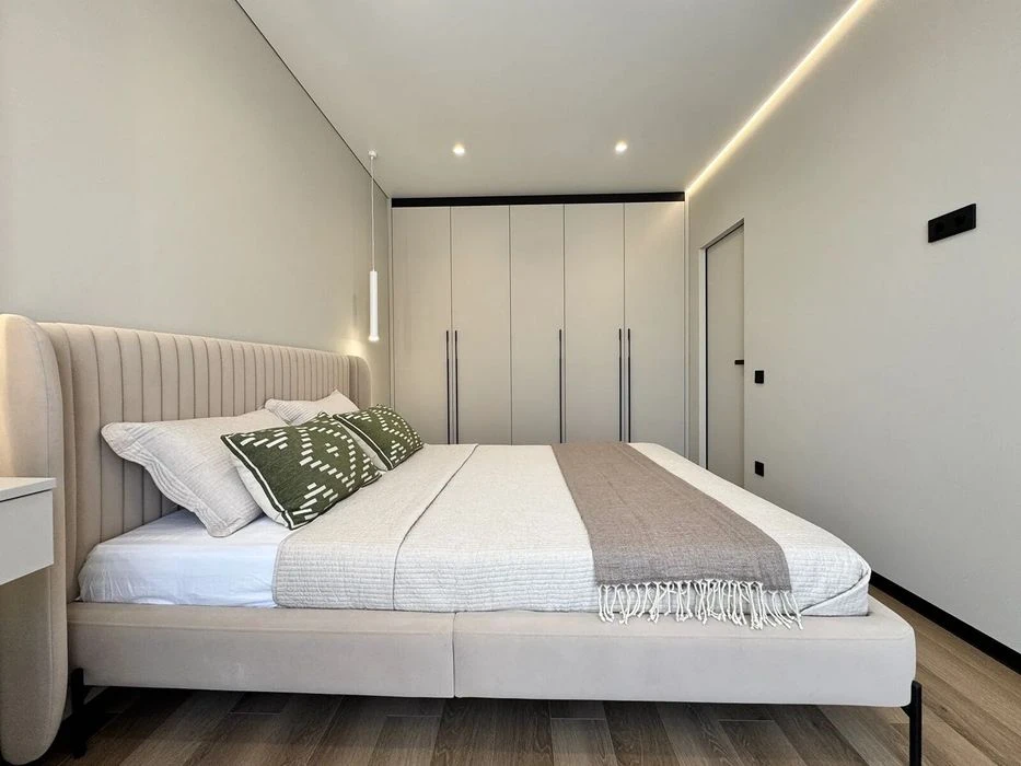 Elite one-room apartment with kitchen-living room in the city center