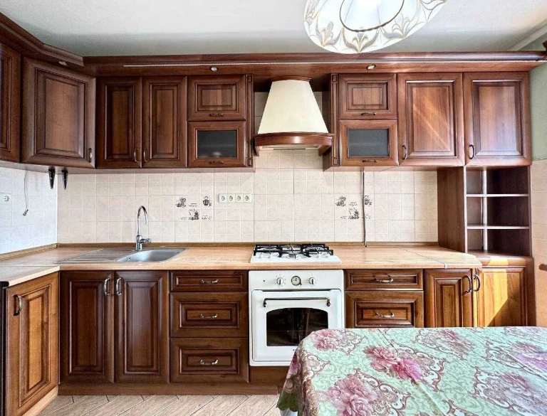 A 3-room apartment is for sale, ready for occupancy.