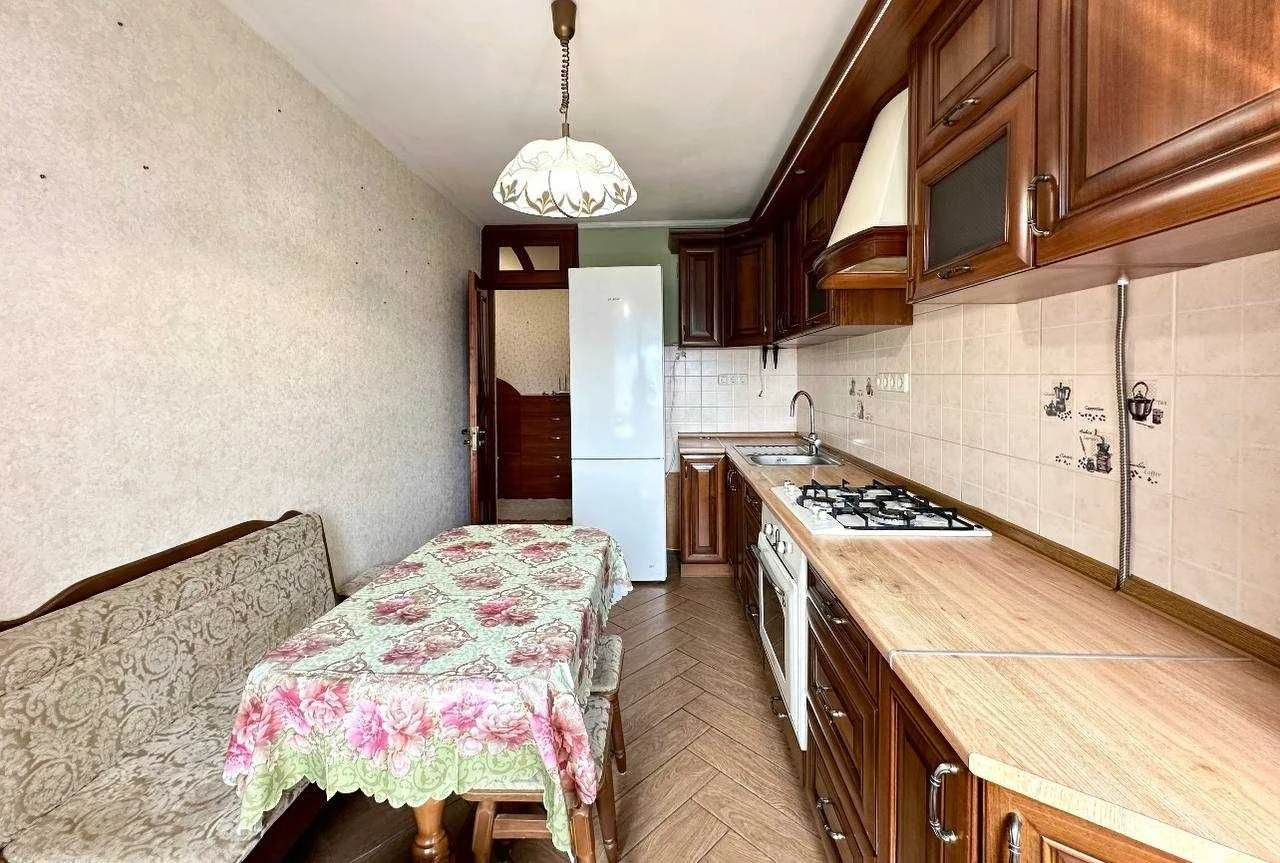 Продается трехкомнатная квартира готовая к проживанию.