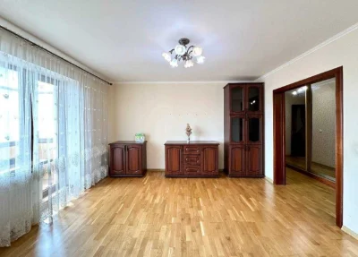 Продается трехкомнатная квартира готовая к проживанию.