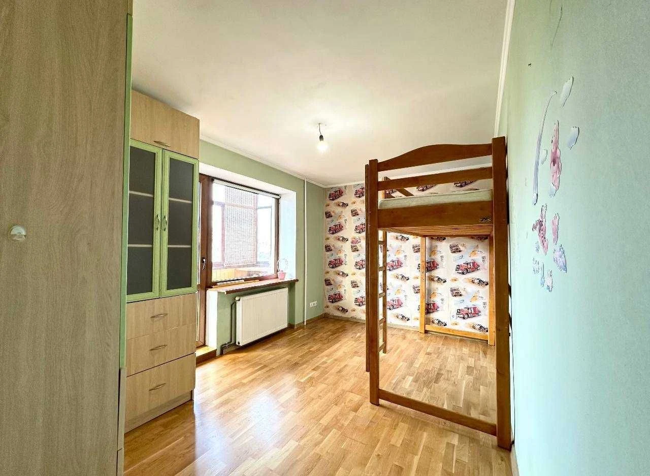 Продается трехкомнатная квартира готовая к проживанию.