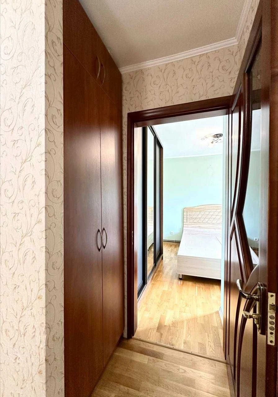 Продается трехкомнатная квартира готовая к проживанию.
