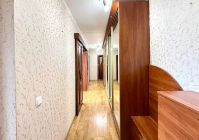 Продается трехкомнатная квартира готовая к проживанию.