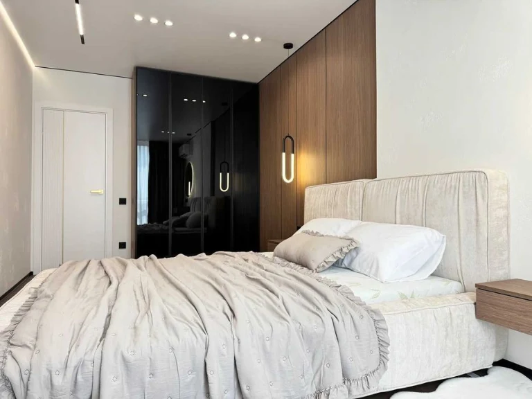 Two-room apartment in the center with luxurious renovation