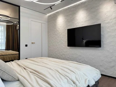 Two-room apartment in the center with luxurious renovation