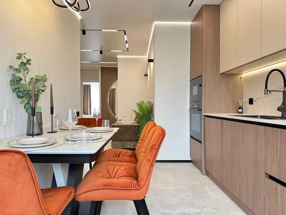 Two-room apartment in the center with luxurious renovation
