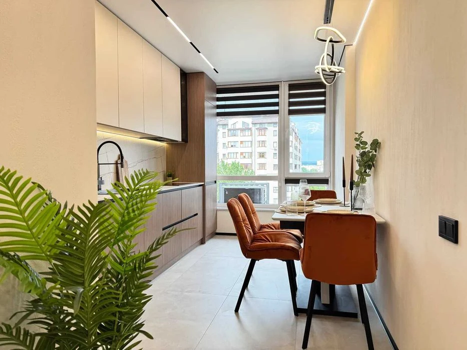 Two-room apartment in the center with luxurious renovation