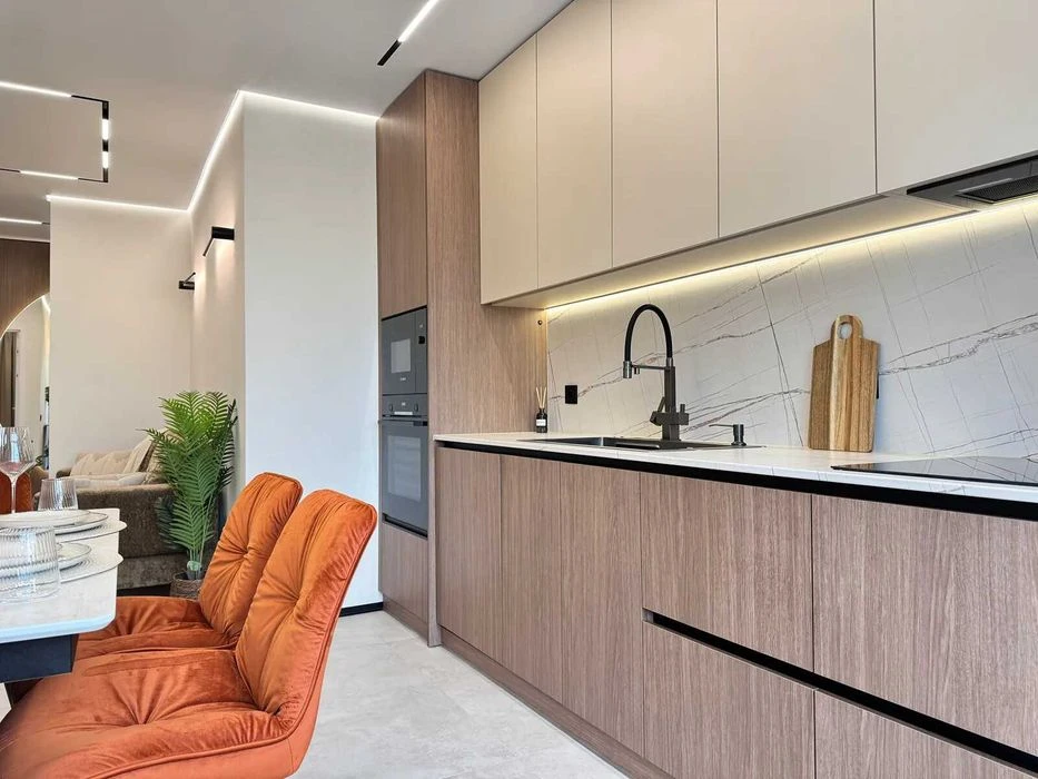 Two-room apartment in the center with luxurious renovation